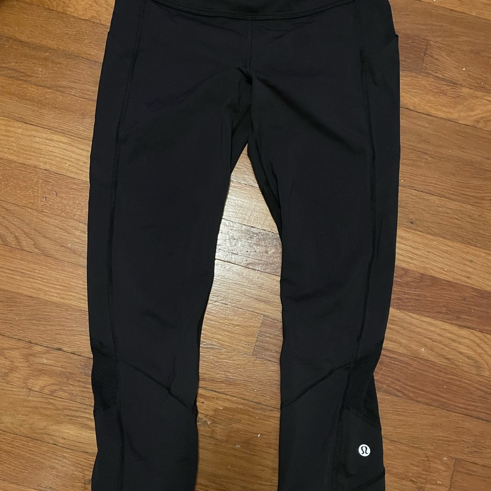 Women’s Lululemon crop leggings, Size 6